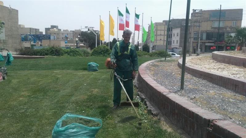 انجام كاشت گل ، راه اندازی آبنمای میدان غدیر، چمن زنی و حاشیه زنی چمن این میدان غدیر و پاكسازی پارك شورا