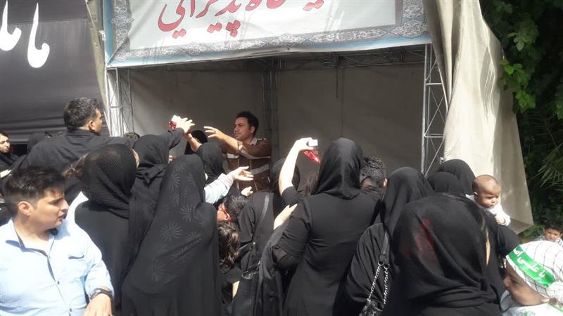 گزارش تصویری از آماده سازی ، ارائه خدمات و پذیرایی از مردم  در مراسم شیرخوارگان